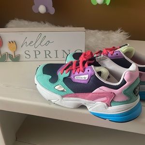 Adidas falcon sneaker